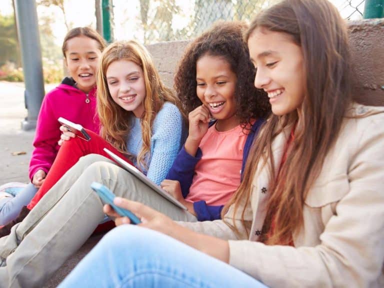 How Does Dopamine Keep Us Stuck on Our Screens ScreenCoach